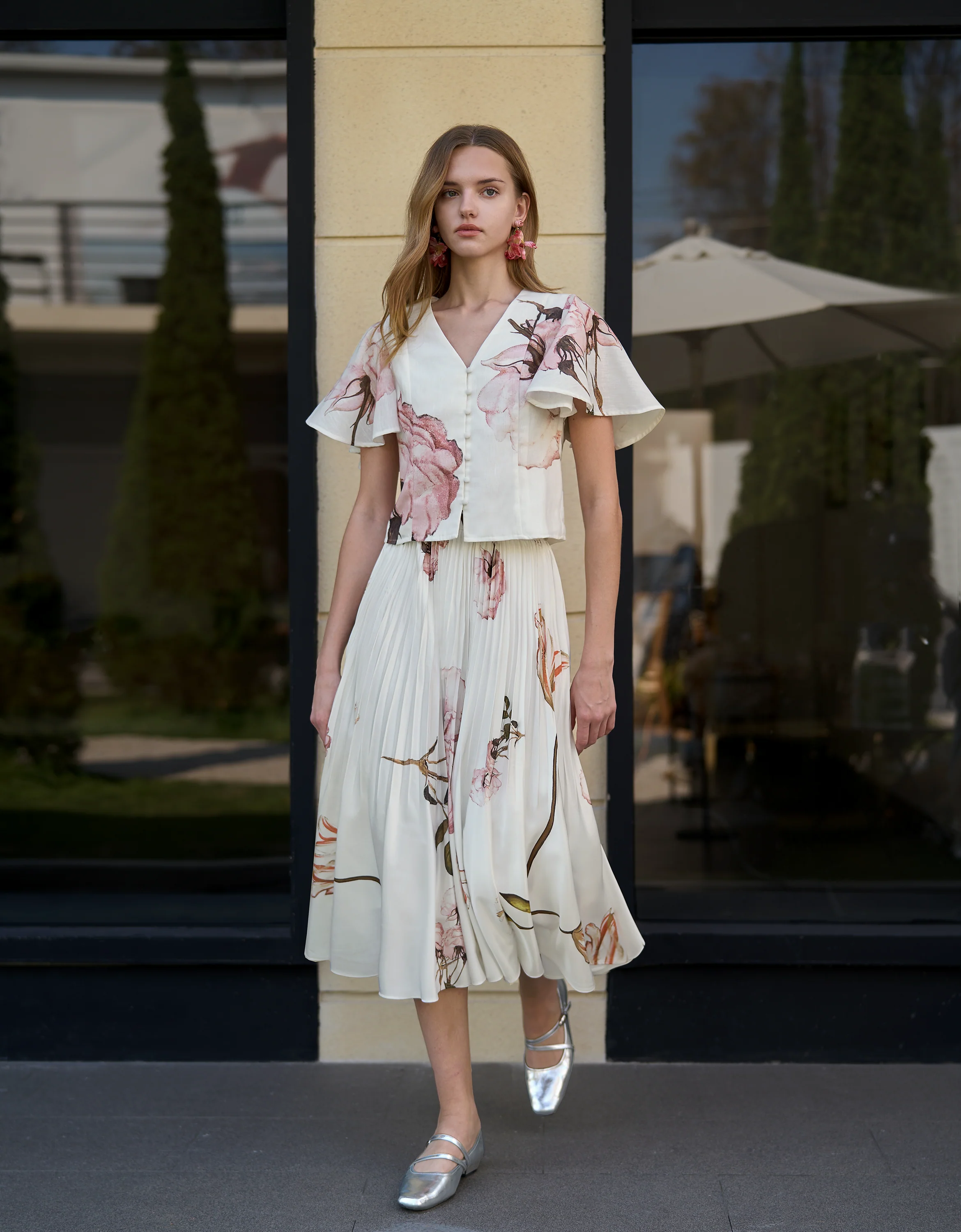 Button Front Ruffled Sleeves V-neck Top - Image 3