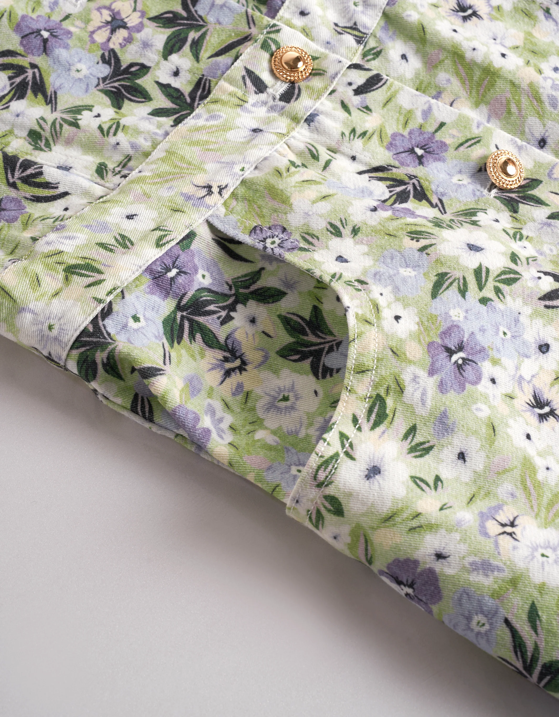 Button Front Sleeveless Floral Dress - Image 11