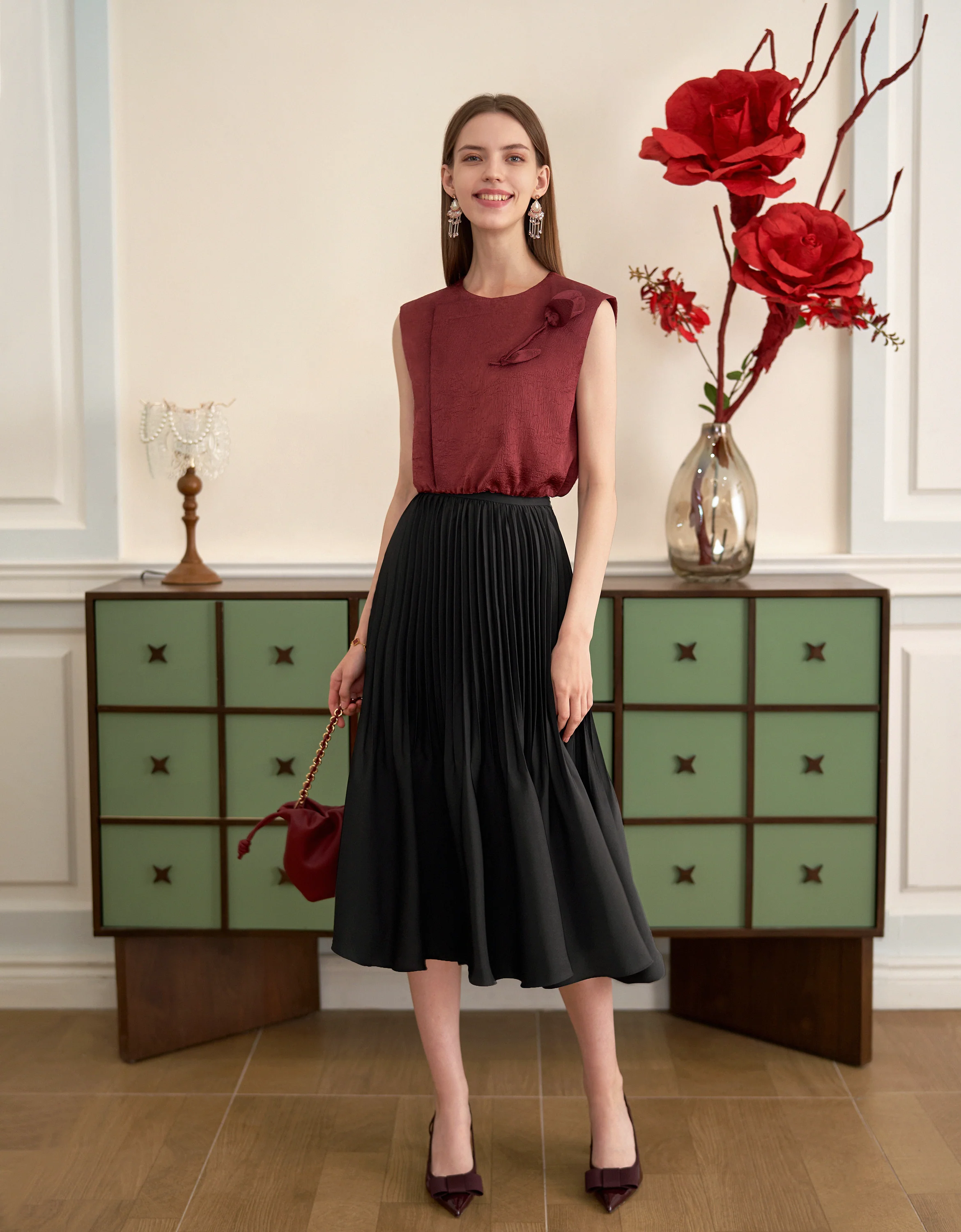 Elastic Hem Sleeveless Textured Top - Image 3