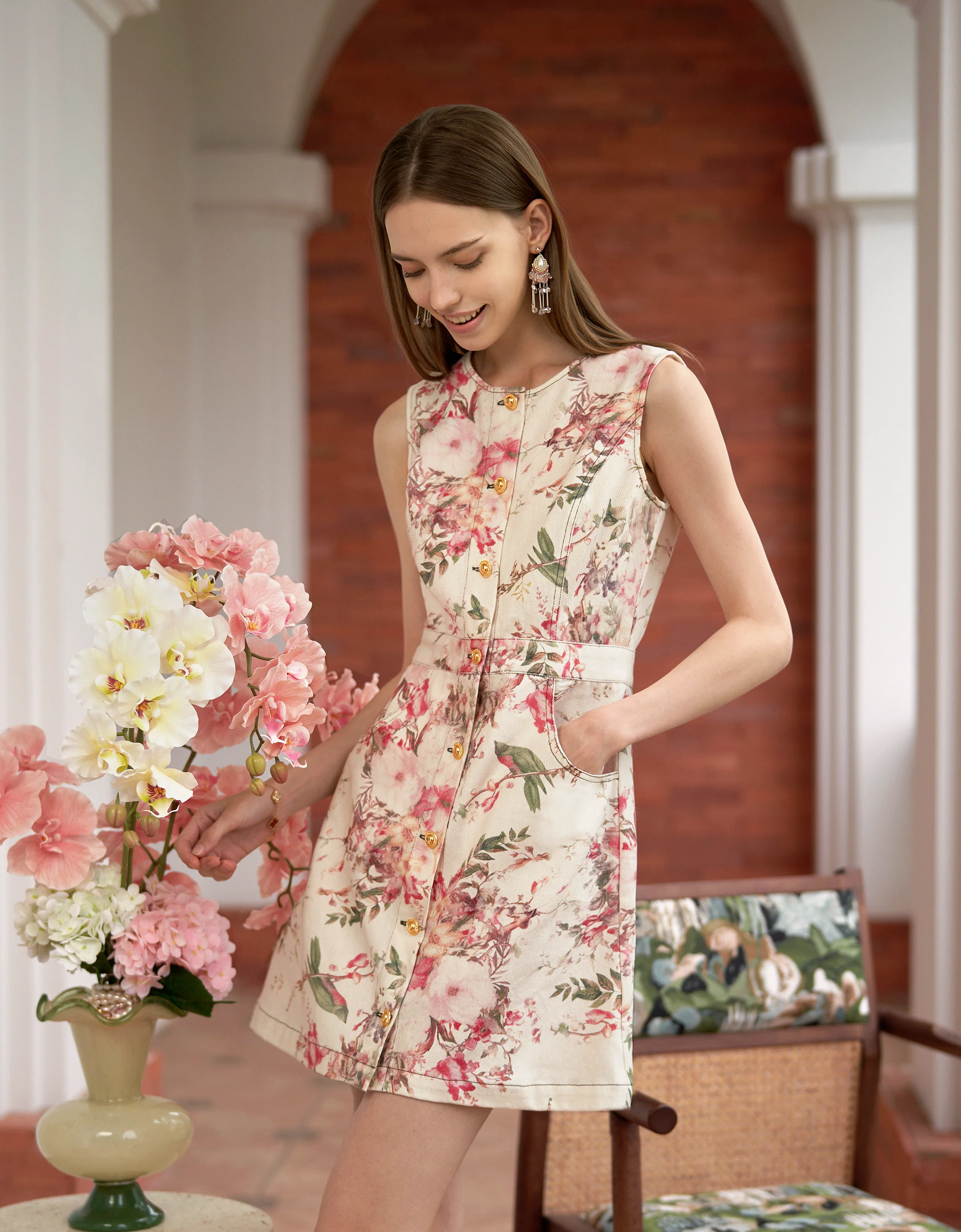 Floral Print Round Neck Sleeveless Denim Dress