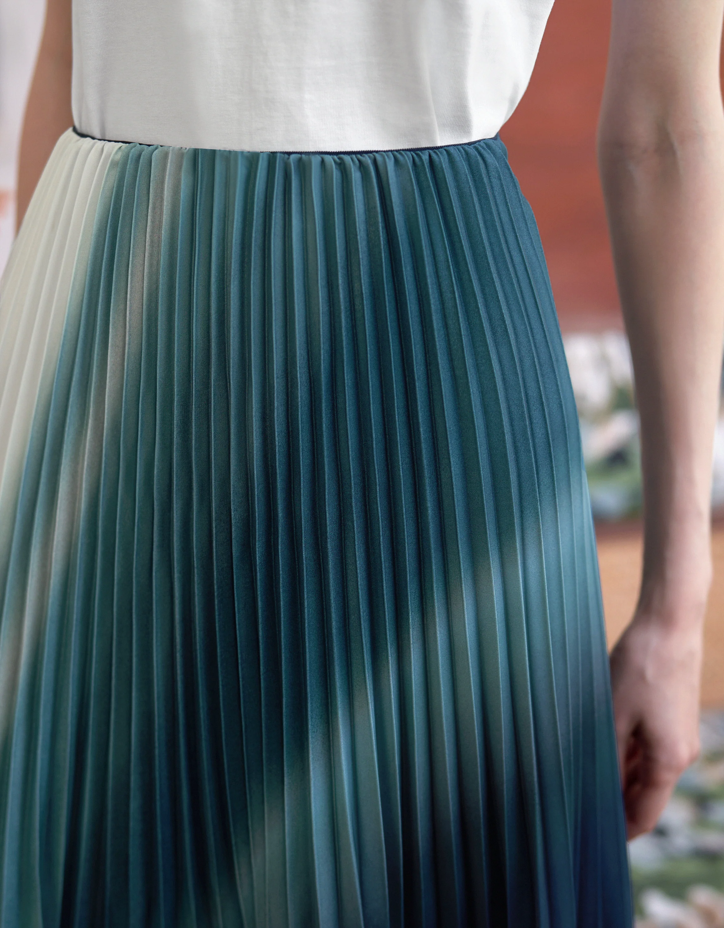 Gradient Print Pleated Midi Skirt - Image 12