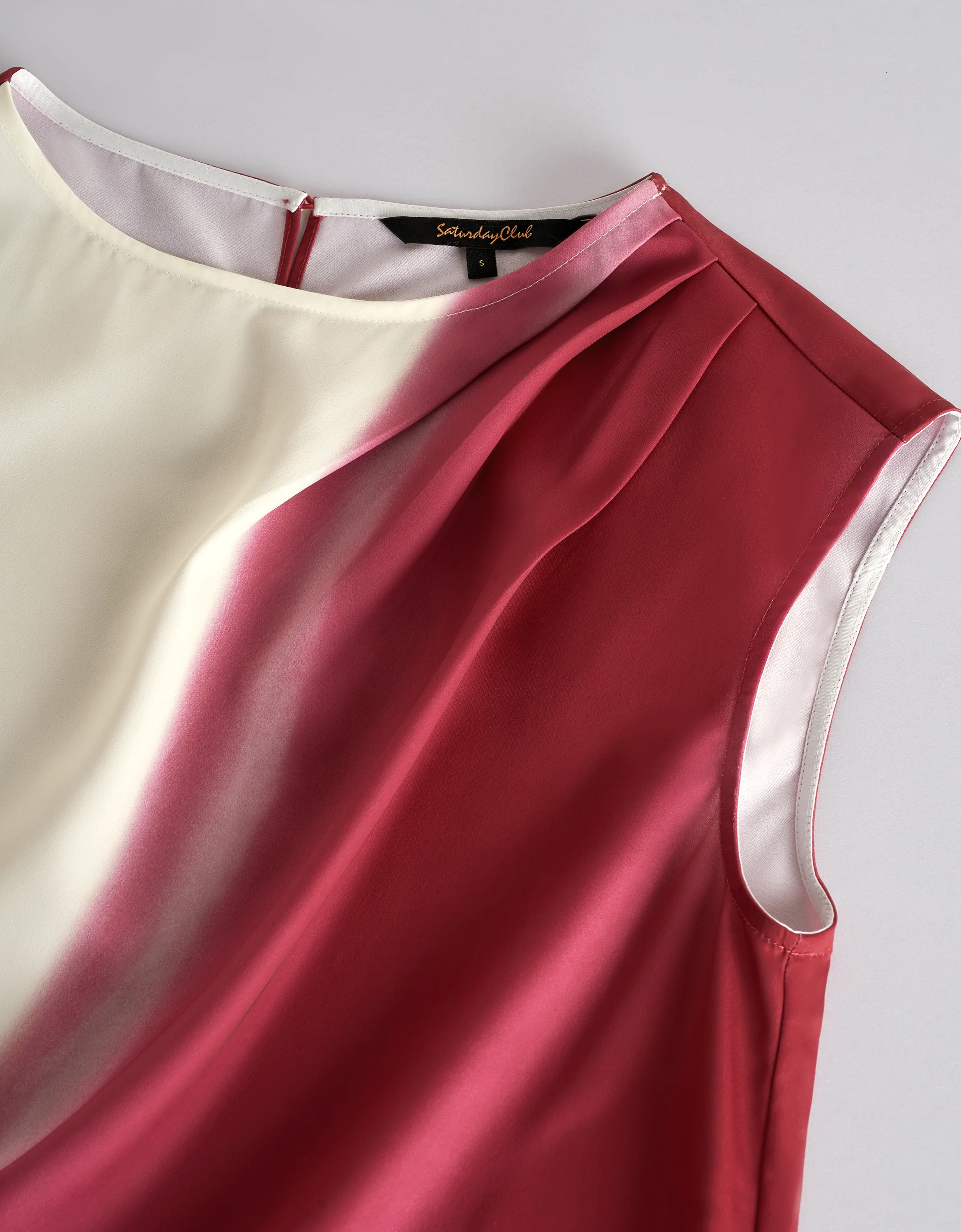 Gradient Print Round Neck Sleeveless Top - Image 8