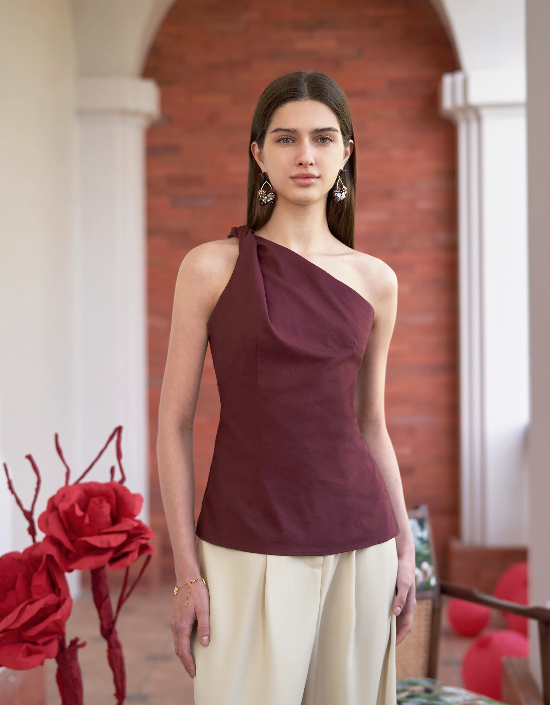 Linen-Cotton Blend Asymmetric Off-shoulder Top - Image 4