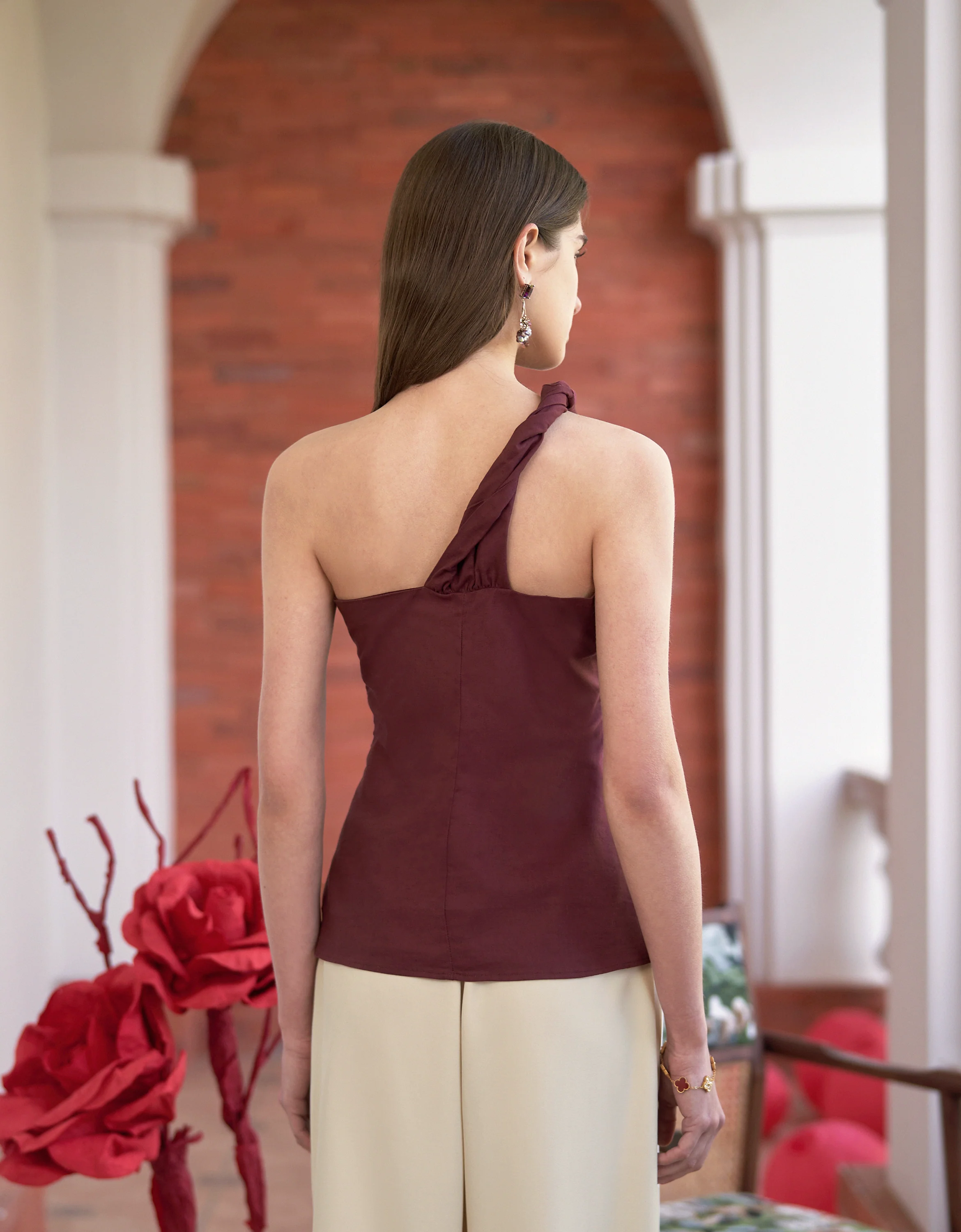 Linen-Cotton Blend Asymmetric Off-shoulder Top - Image 5
