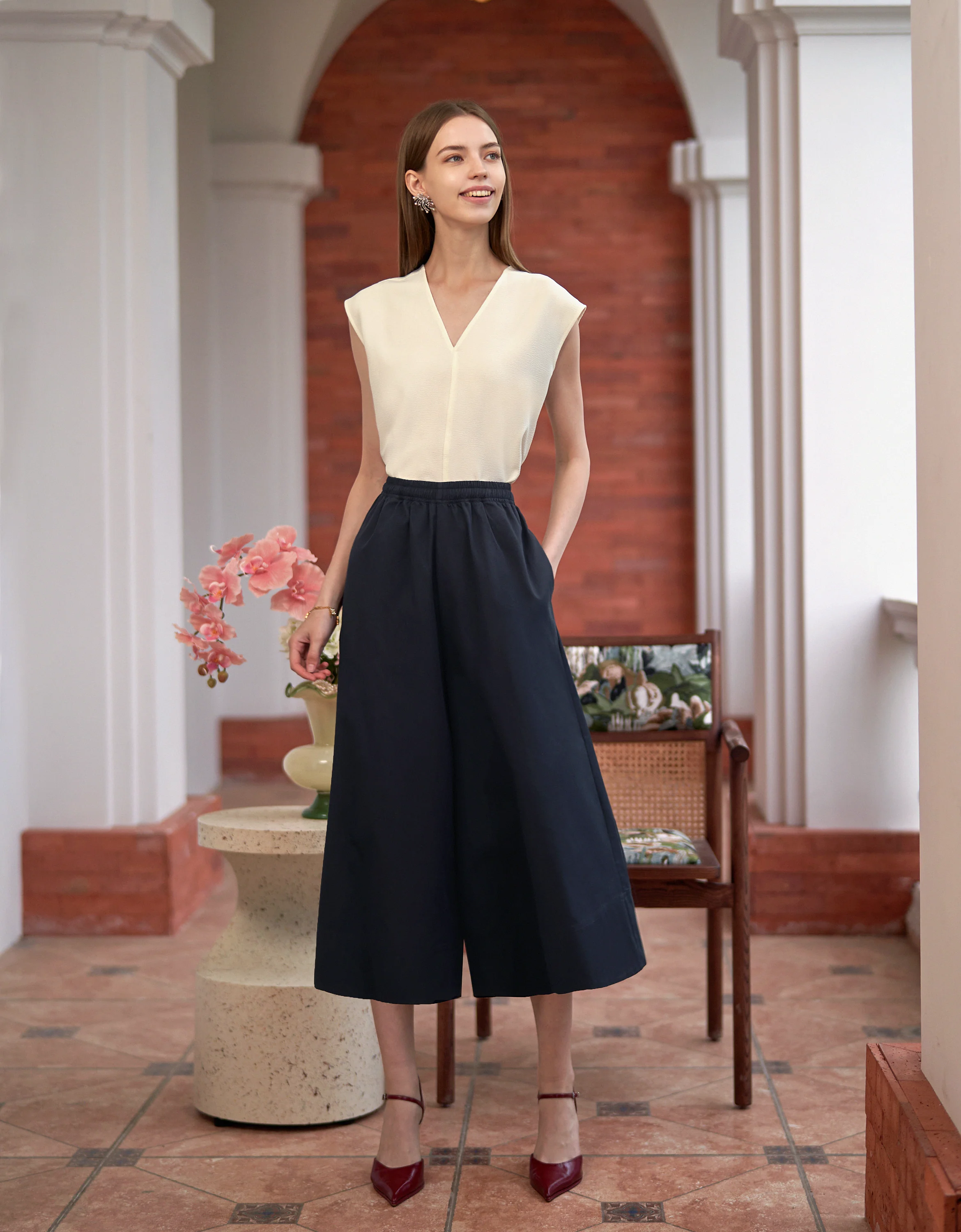Mini-Cap Sleeveless V-Neck Top - Image 10