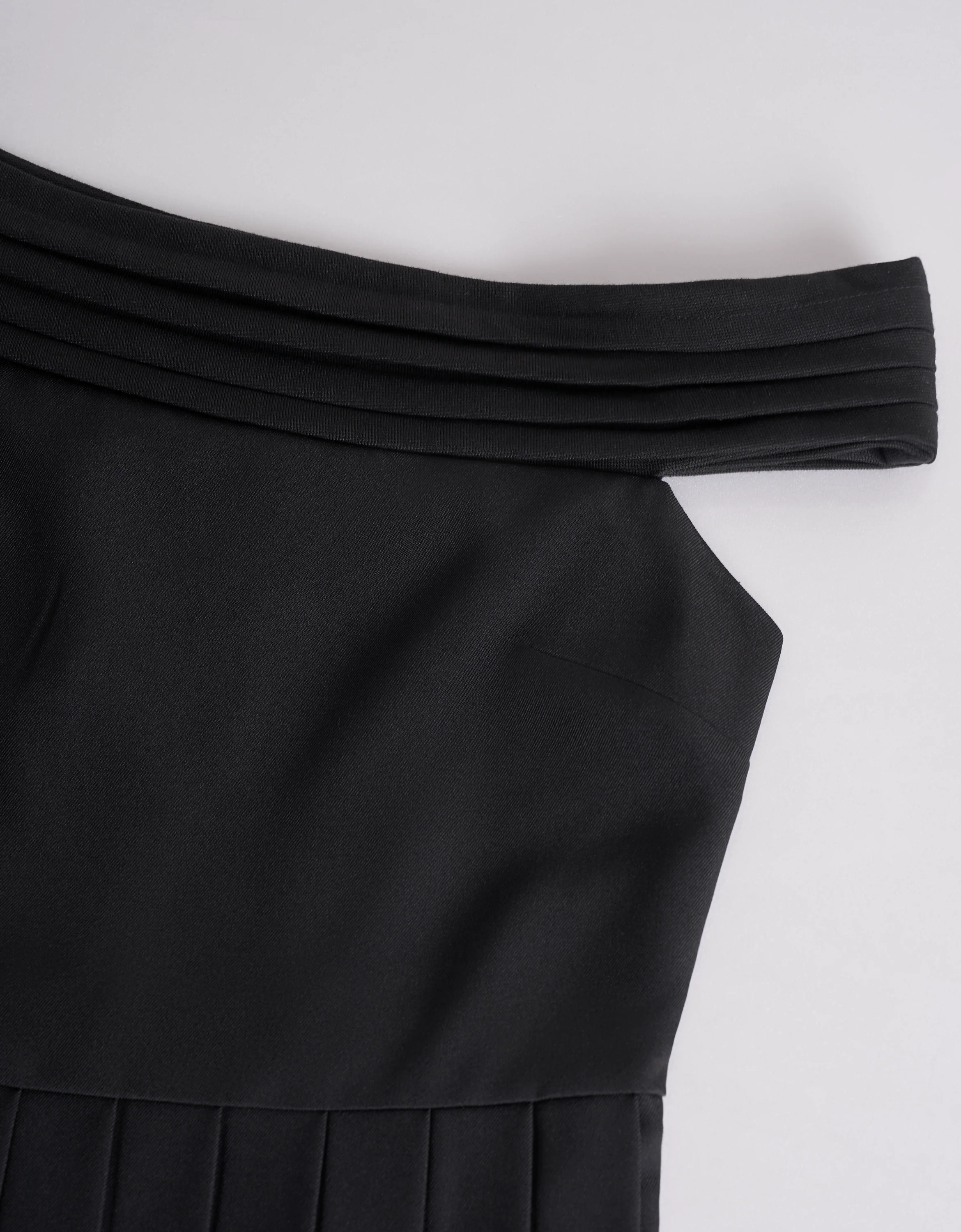 Off-shoulder Pleated Dress - Image 5