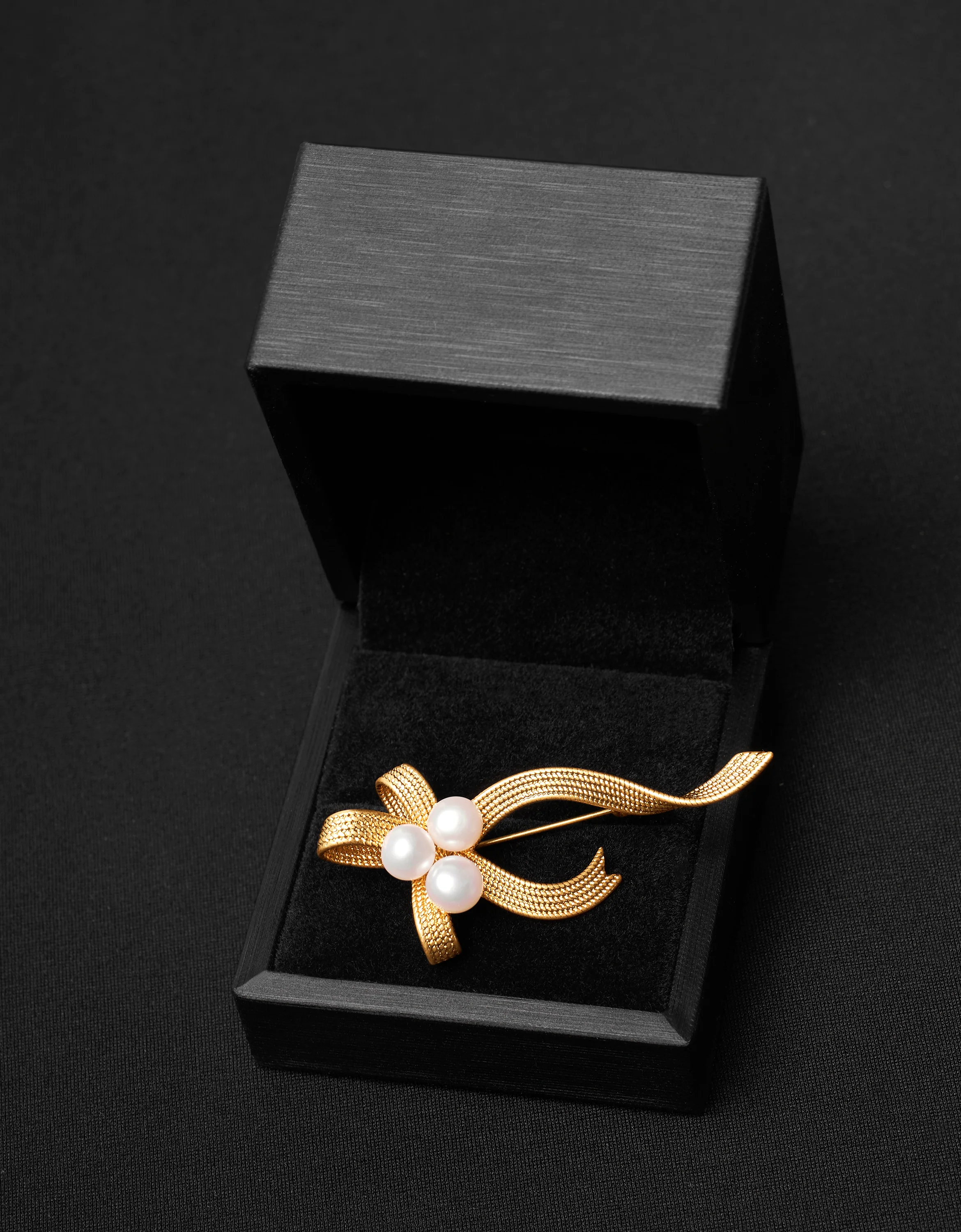 Pearl Bow Brooch - Image 3