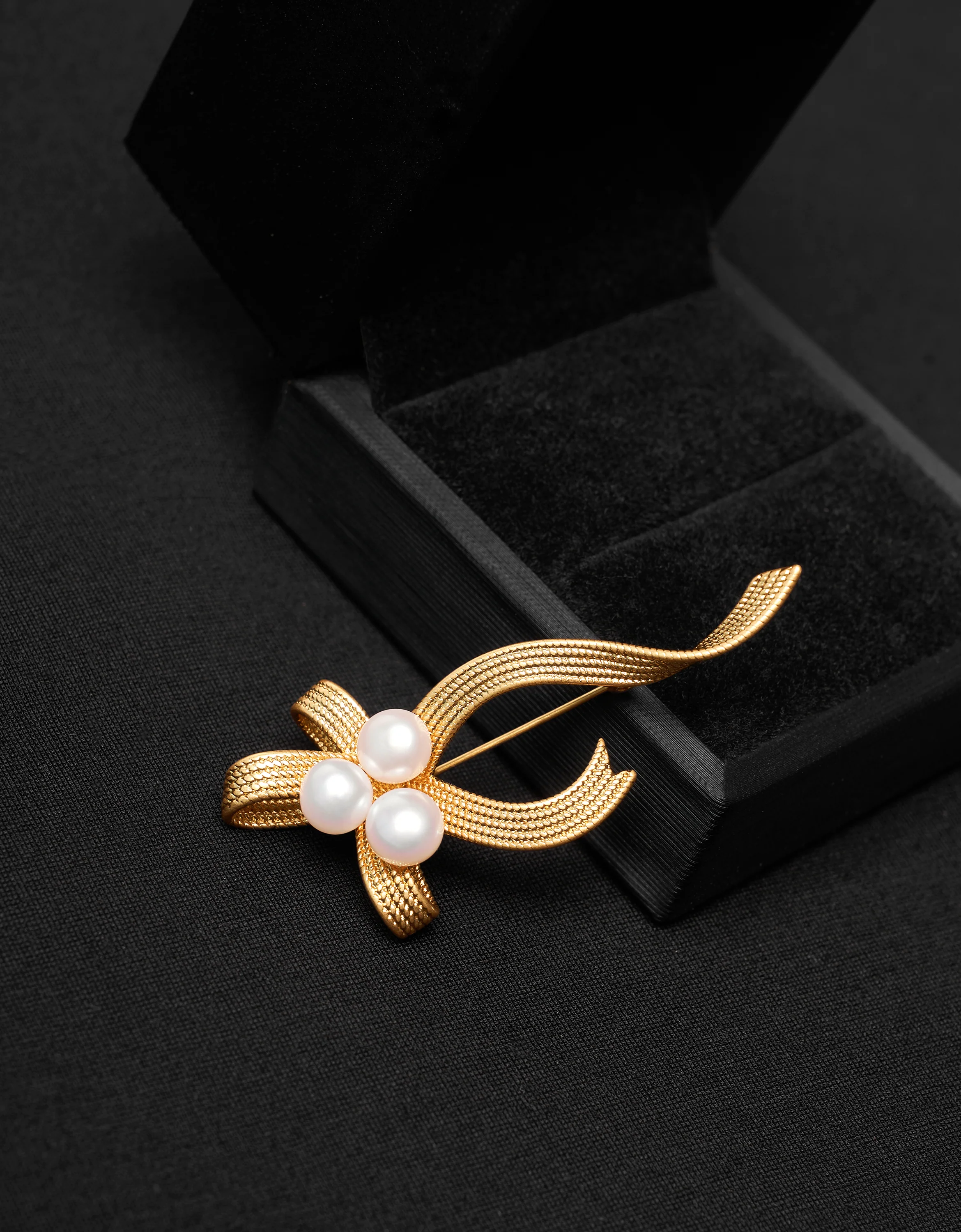 Pearl Bow Brooch - Image 4