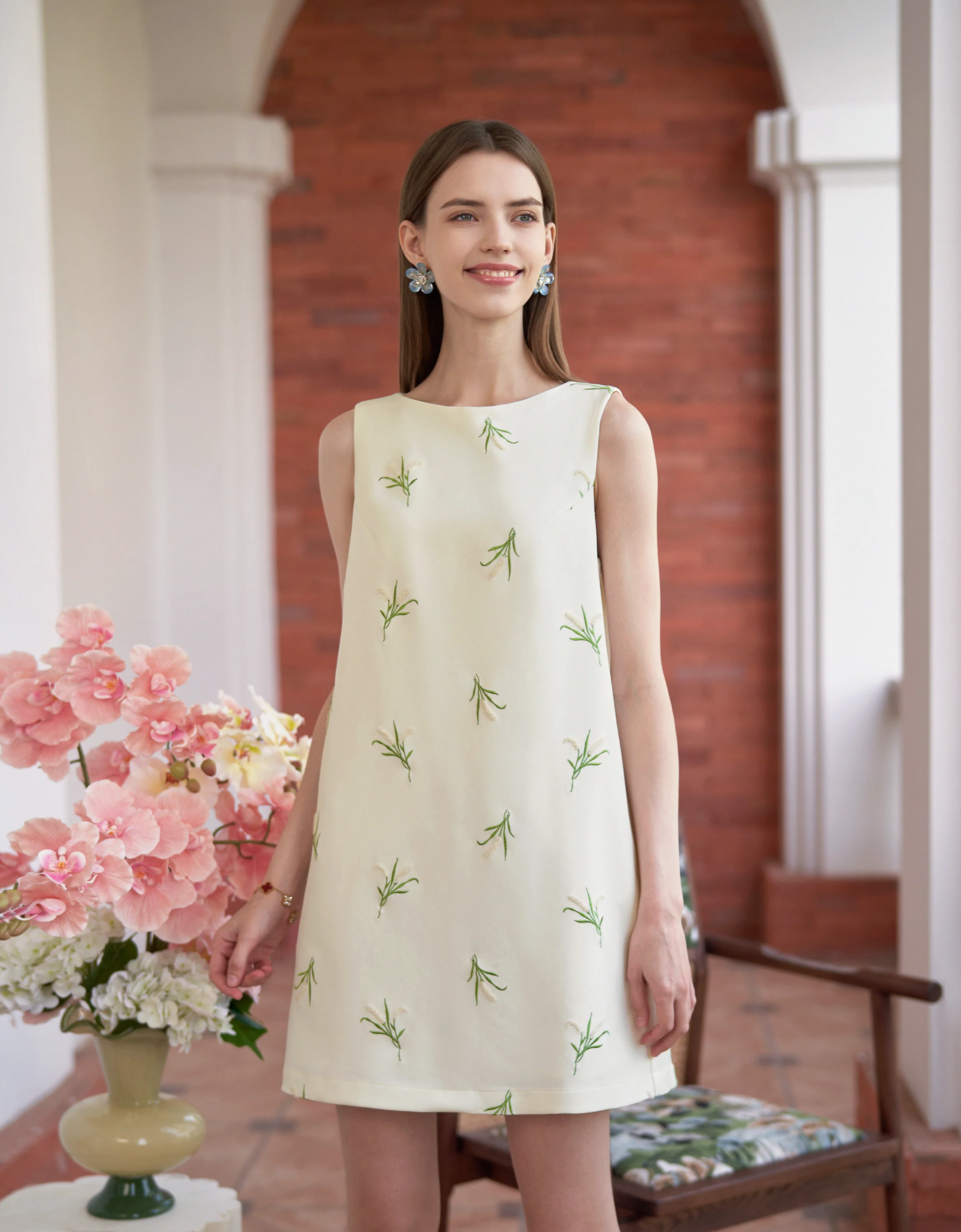 Pleated Back Sleeveless Jacquard Dress - Image 2