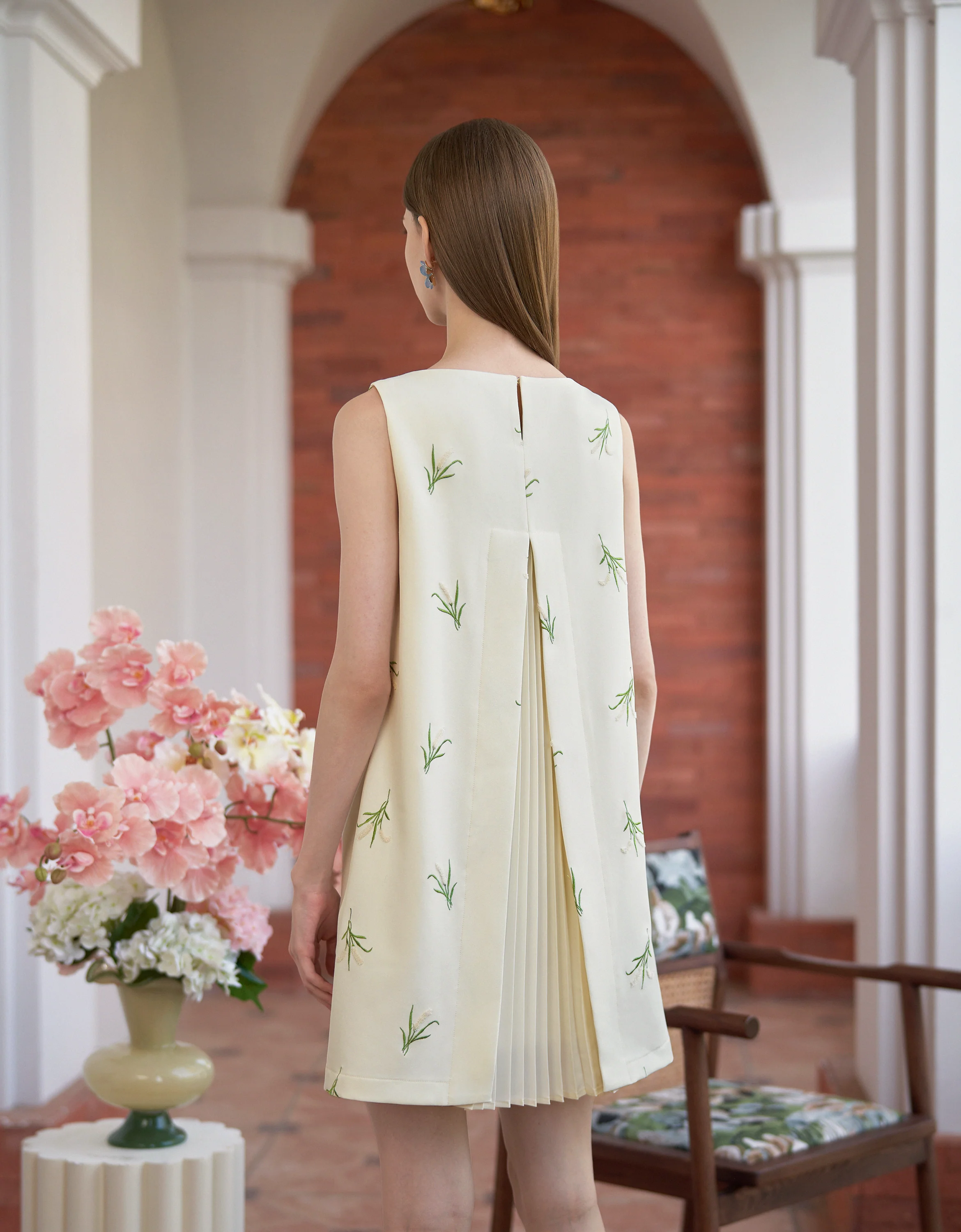 Pleated Back Sleeveless Jacquard Dress - Image 3