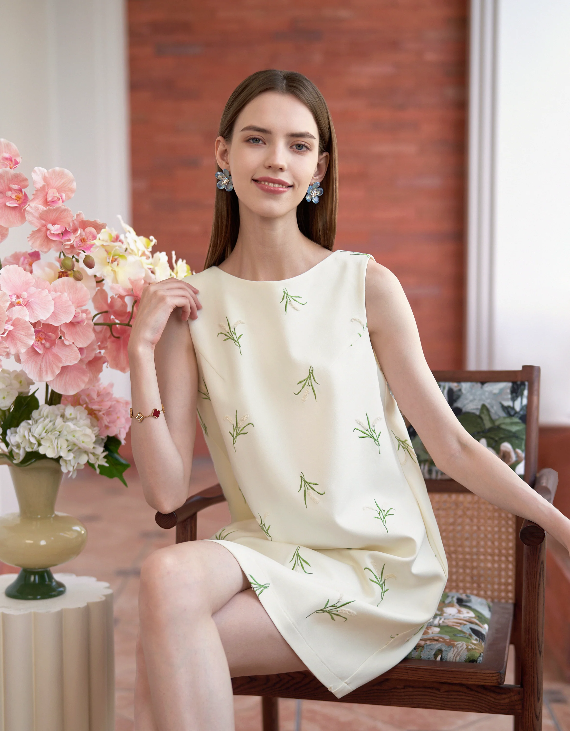 Pleated Back Sleeveless Jacquard Dress - Image 4