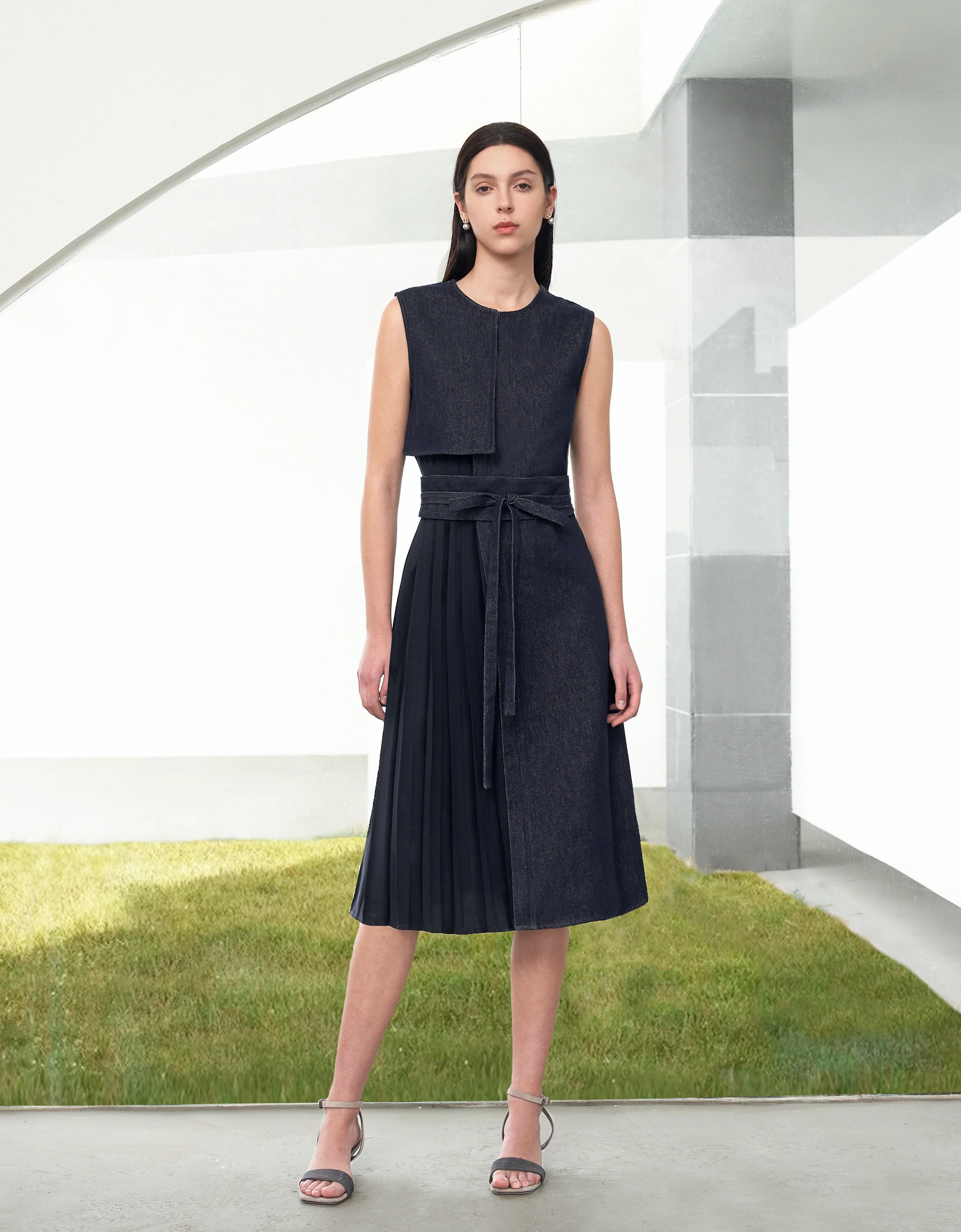 Pleated Panel Denim Midi Dress - Image 11