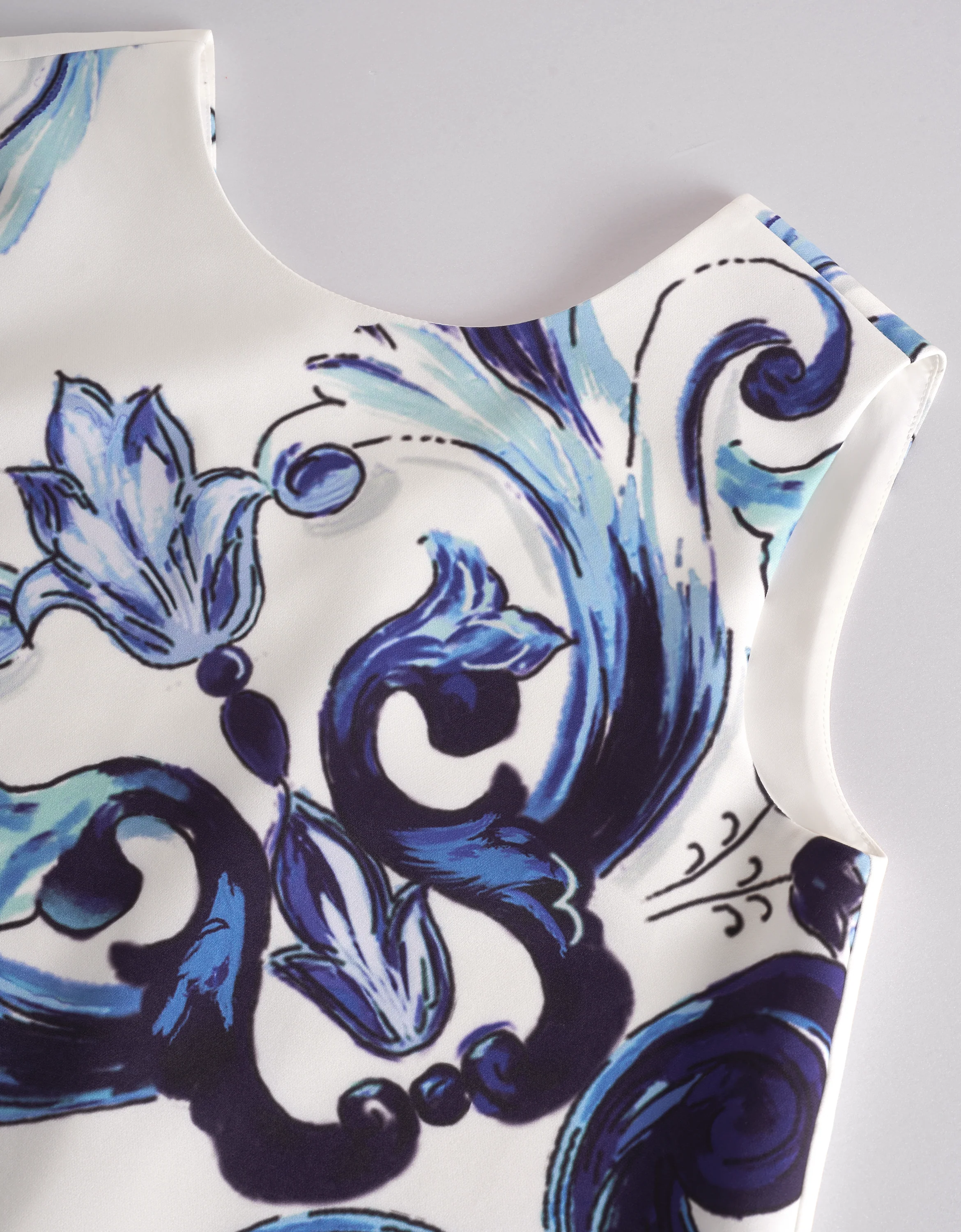 Porcelain Art Print Sleeveless Round Neck Top - Image 5