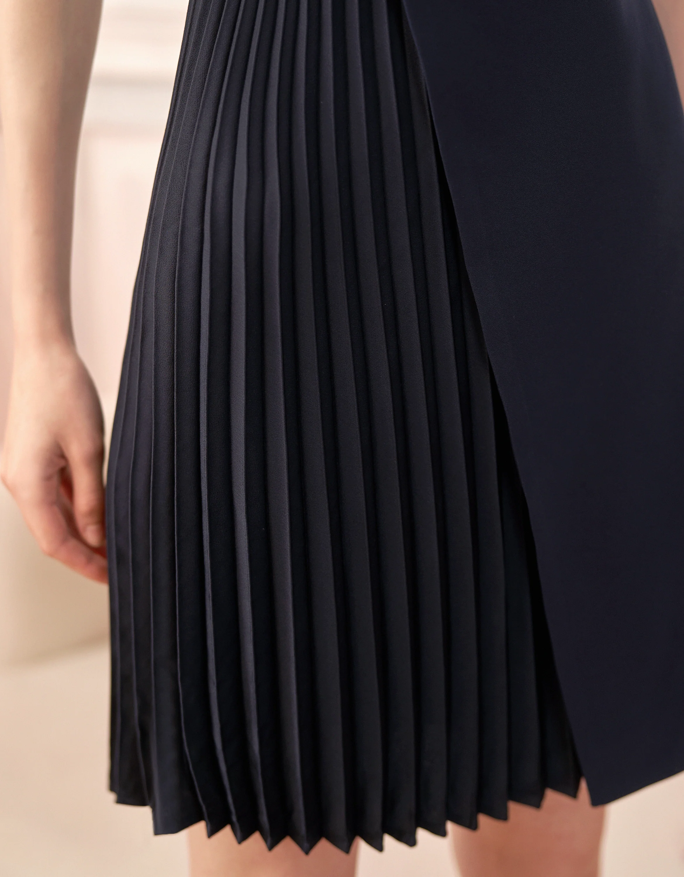 Round Neck Sleeveless Asymmetric Pleated Dress - Image 4