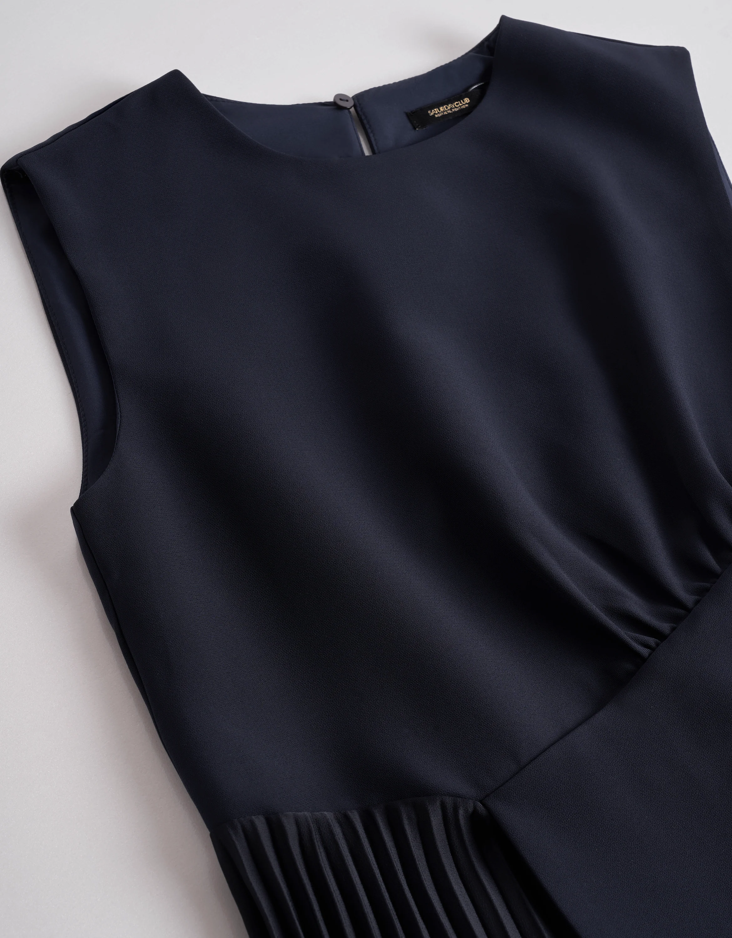 Round Neck Sleeveless Asymmetric Pleated Dress - Image 5