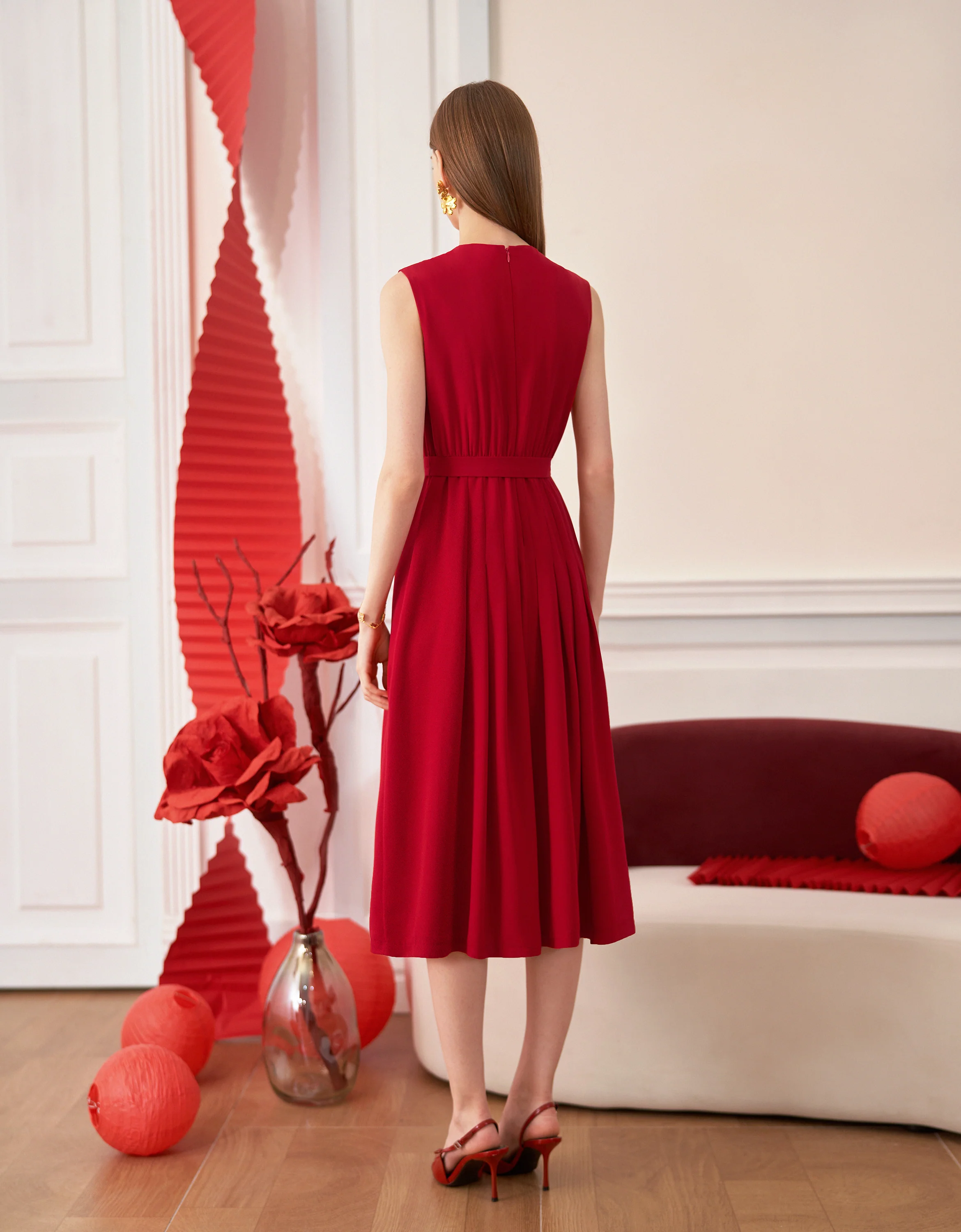 Round Neck Sleeveless Pleated Dress - Image 3