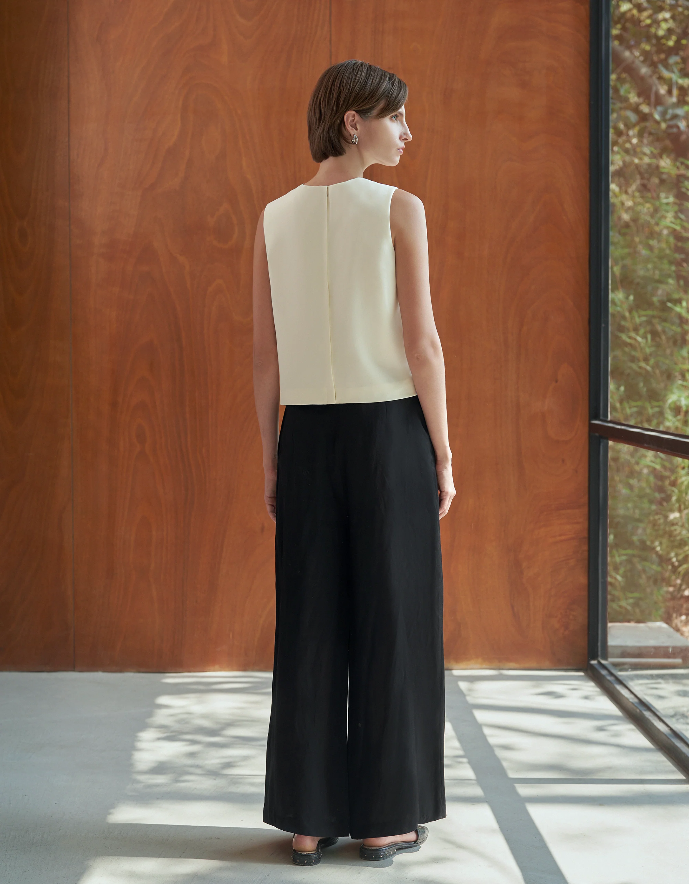 Round Neck Sleeveless Top - Image 22