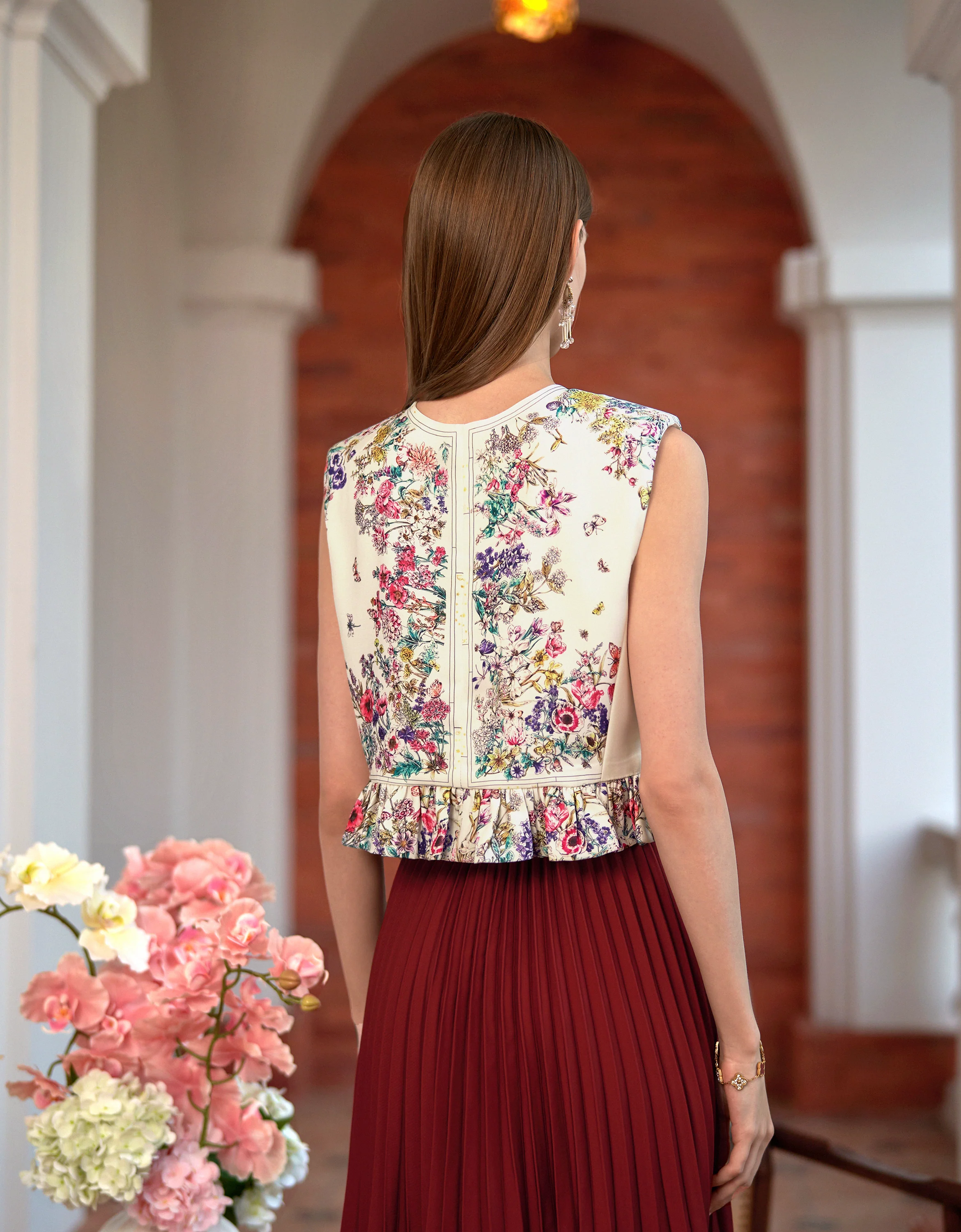 Ruffled Hem Sleeveless Floral Cropped Top - Image 4