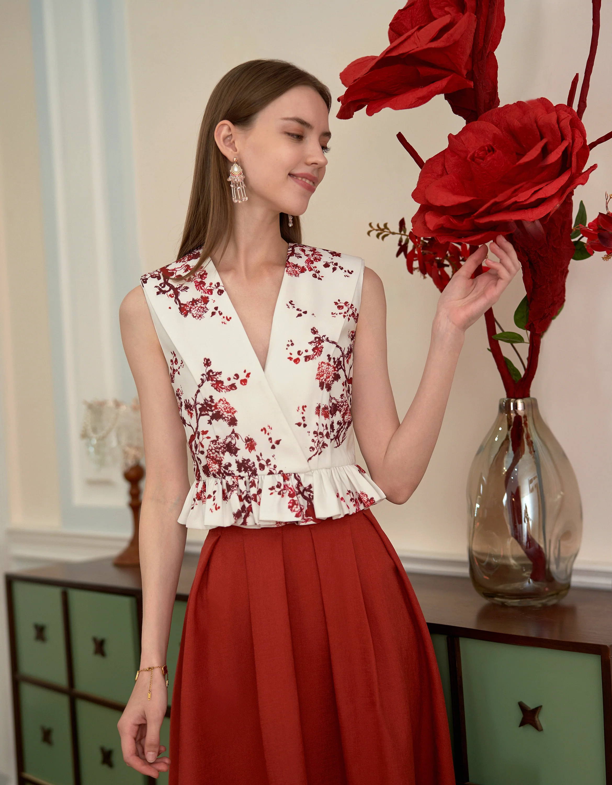 Ruffled Hem Sleeveless Floral Top