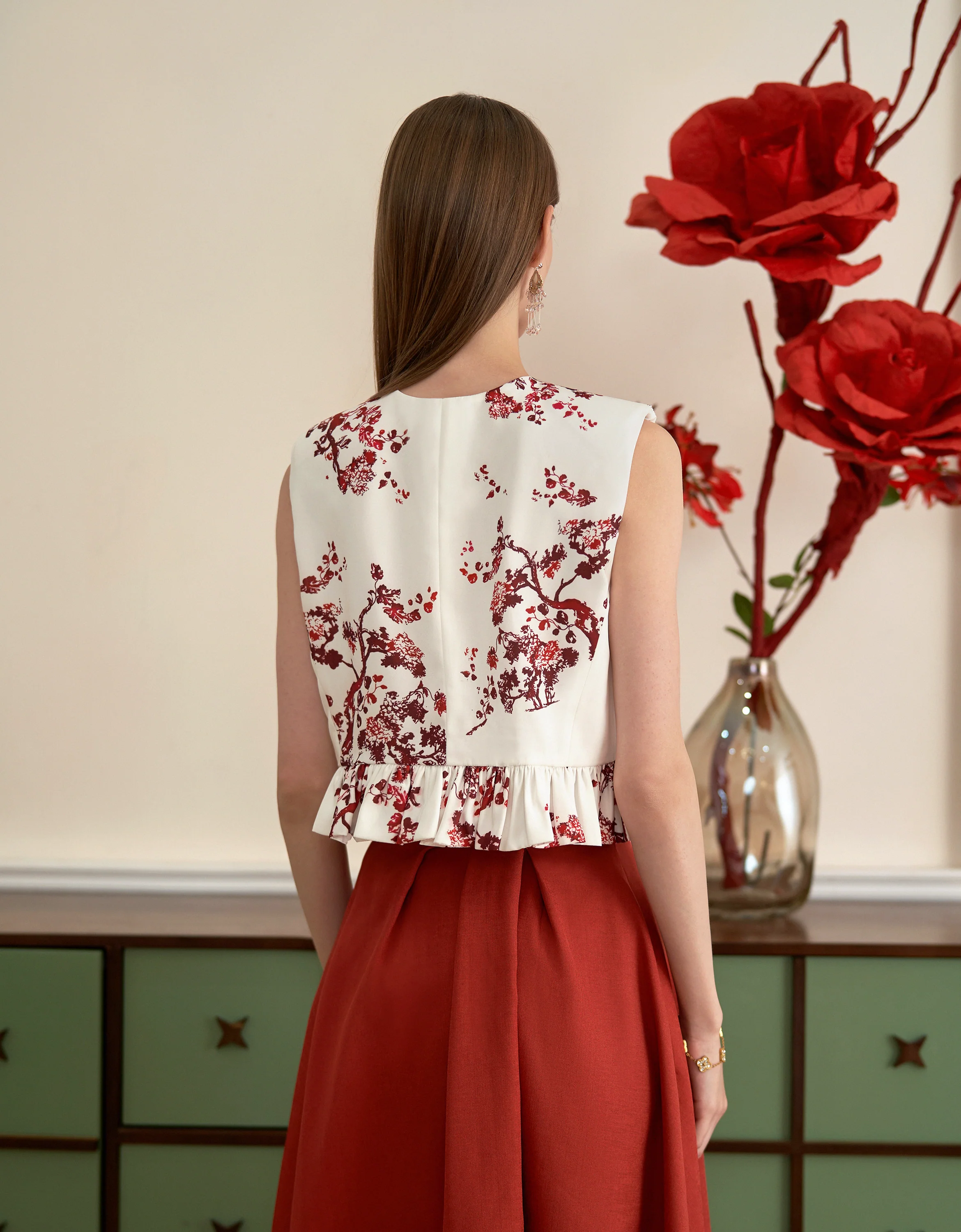 Ruffled Hem Sleeveless Floral Top - Image 3