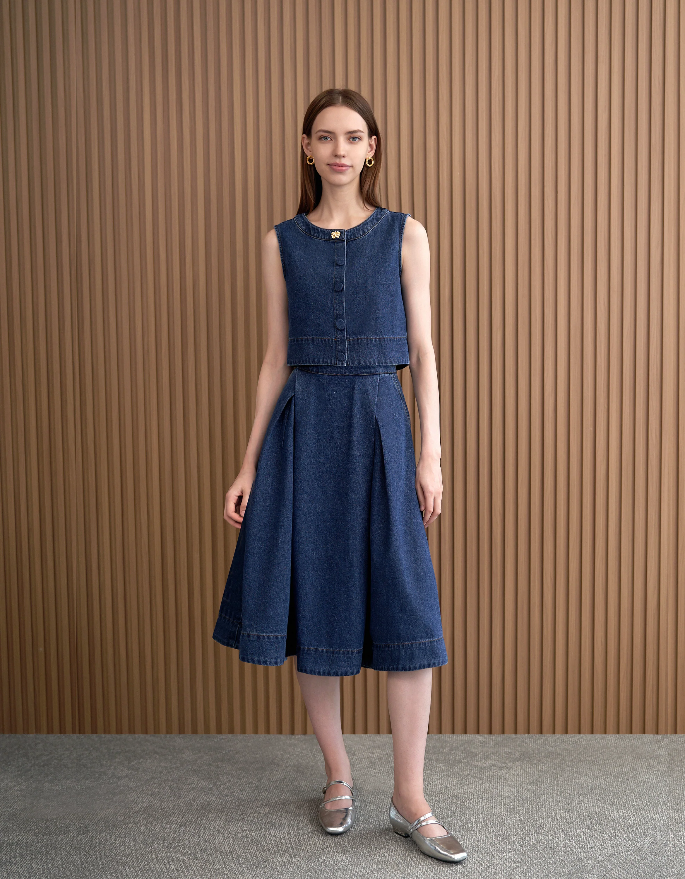 Sleeveless Button Front Denim Top - Image 3