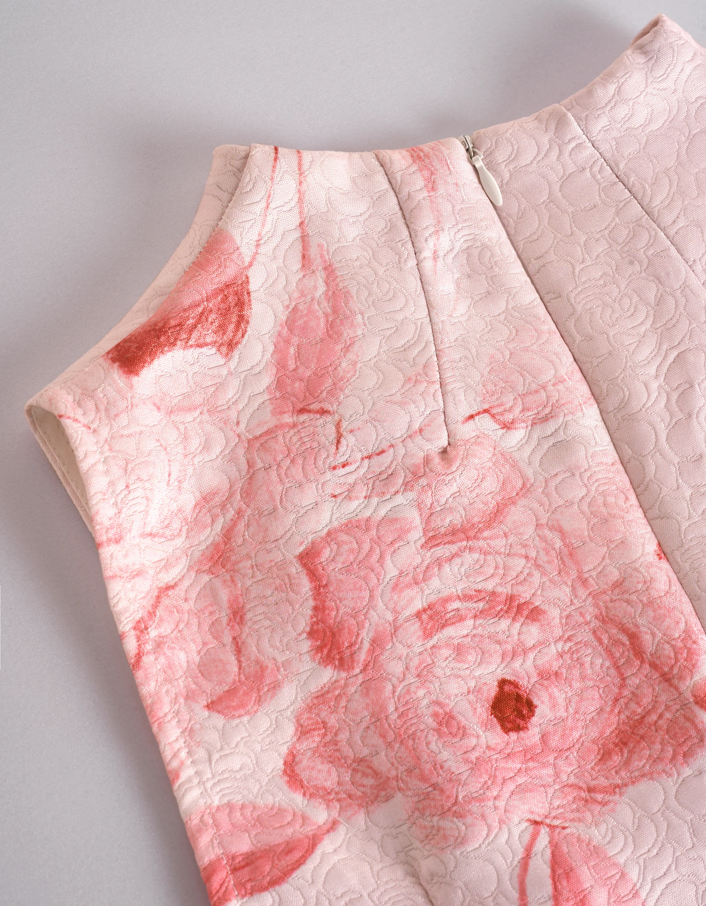 Stand Collar Floral Print Sleeveless Top - Image 7