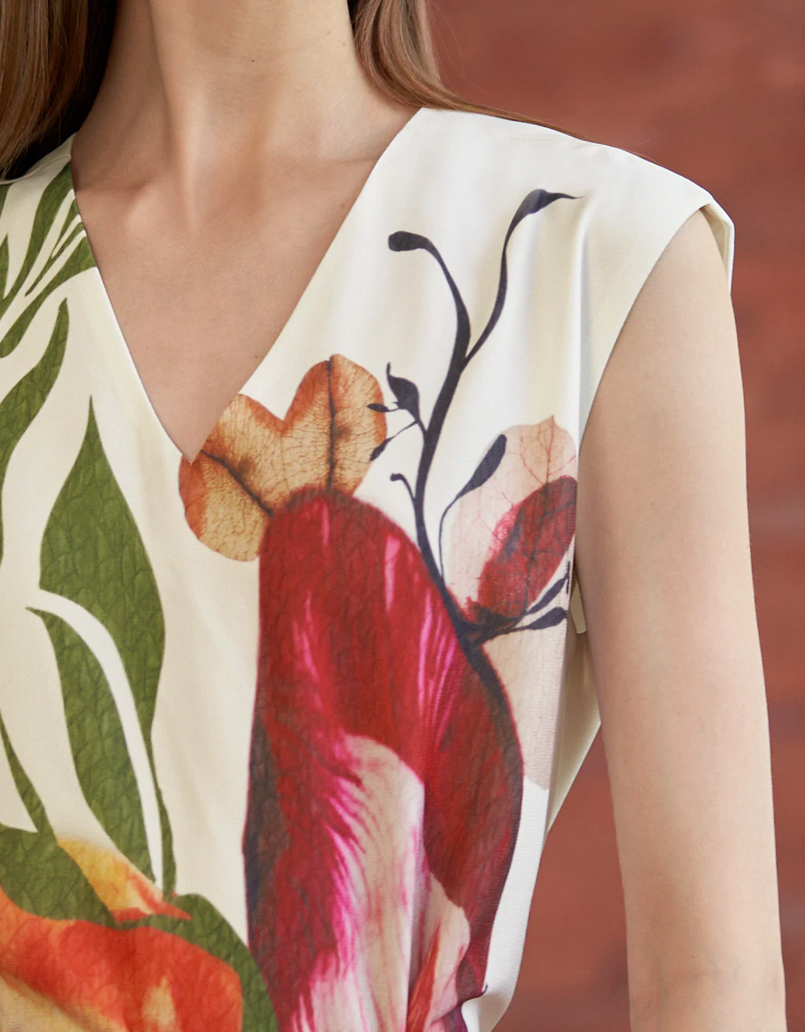 V-Neck Floral Print Sleeveless Top - Image 4