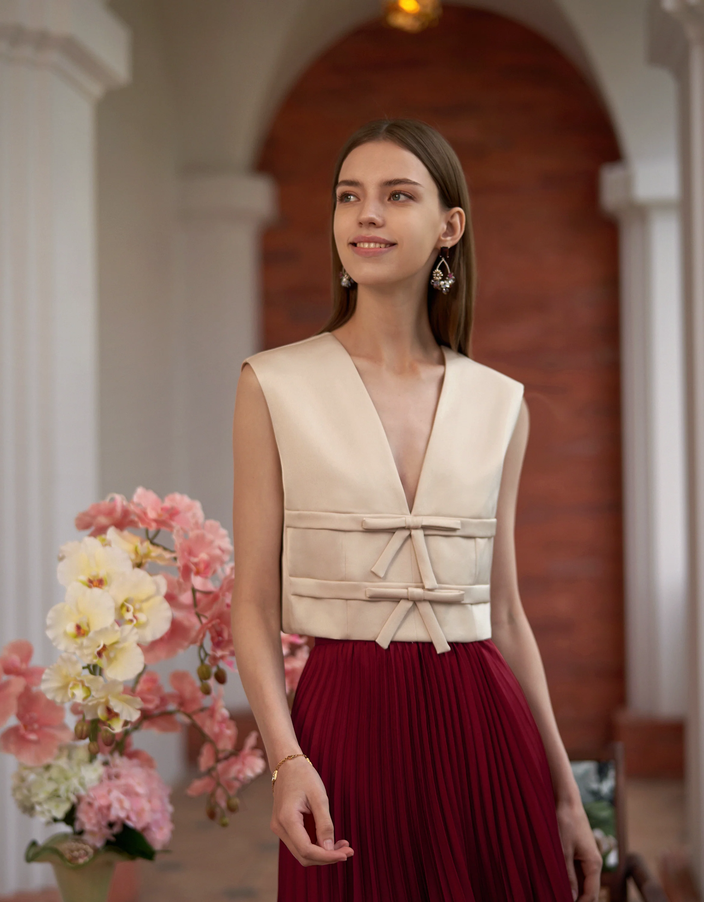 V-neck Sleeveless Bow Detail Top - Image 3