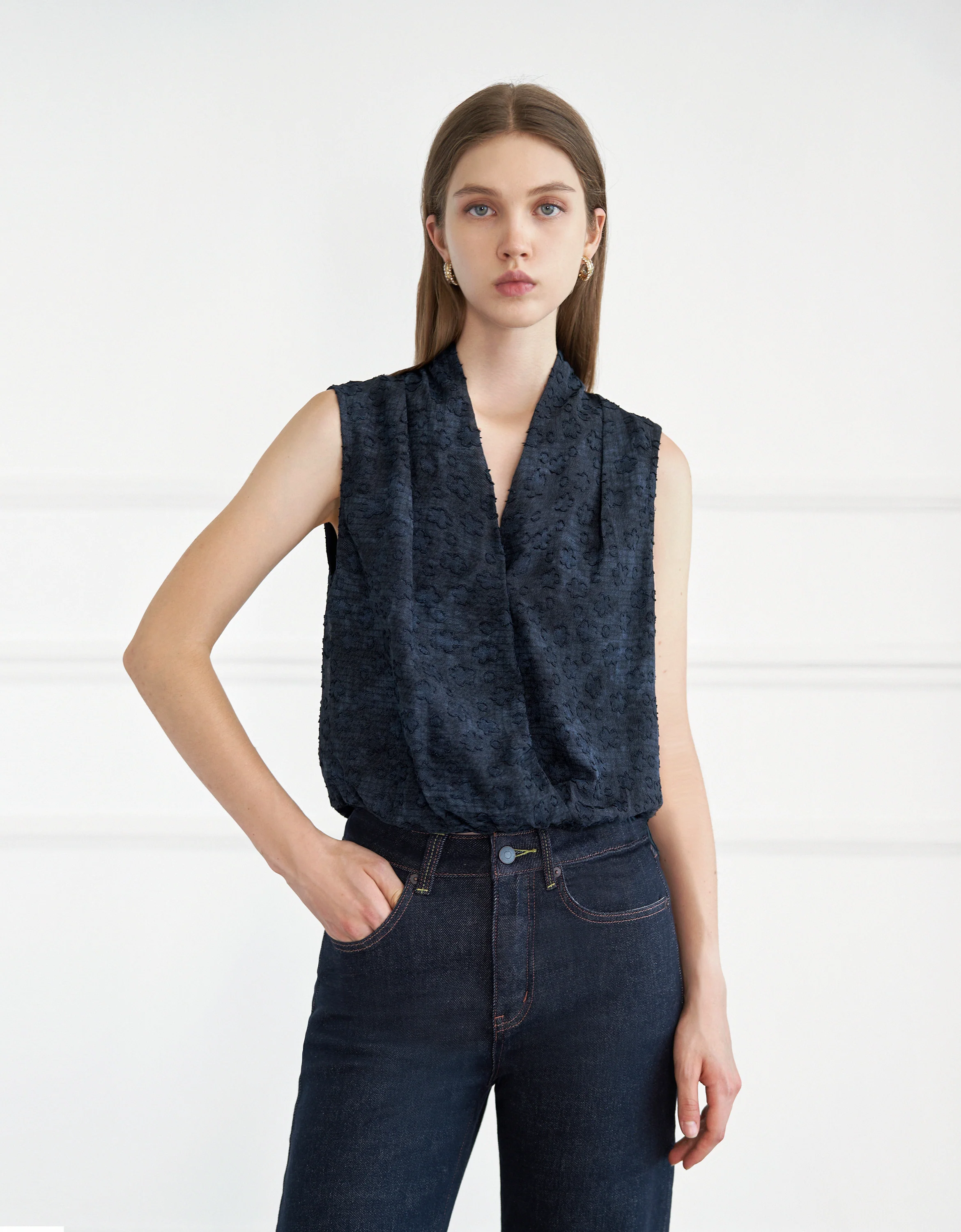 V-neck Sleeveless Jacquard Top - Image 2