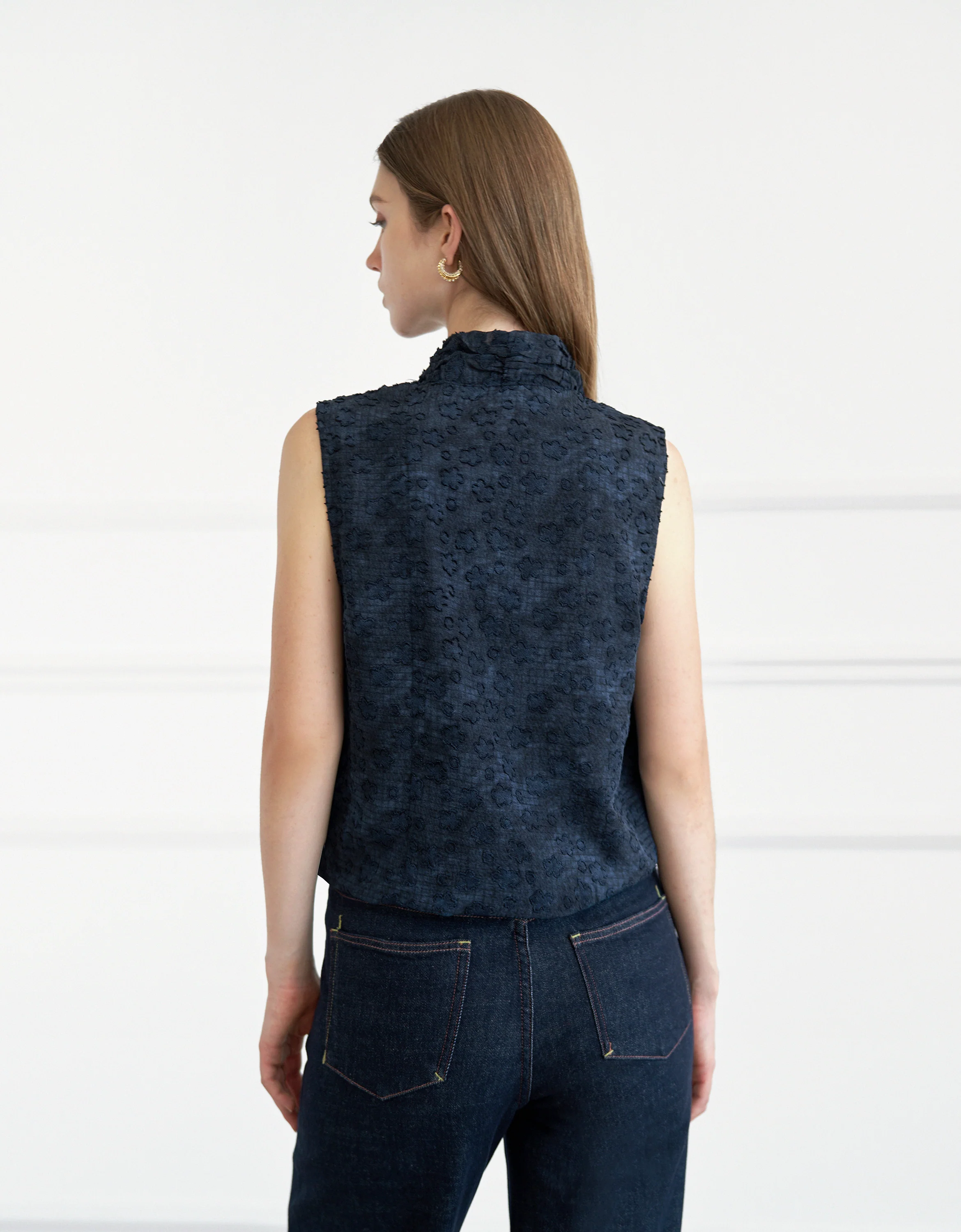 V-neck Sleeveless Jacquard Top - Image 3